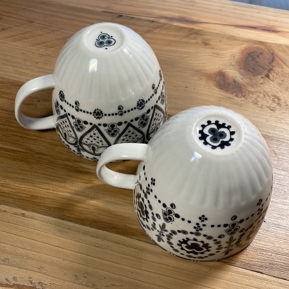 Anthropologie Delightful Pair of Mugs - Picture 4 of 6
